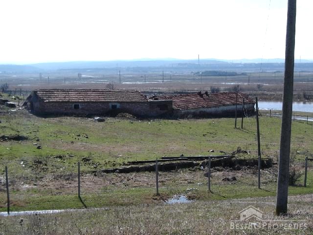 Plot for sale near river