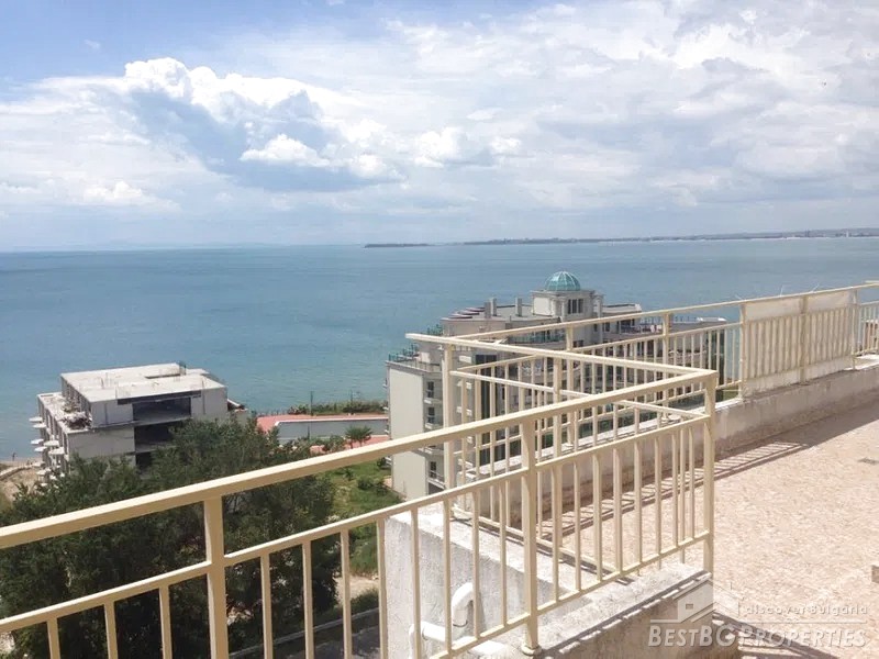 Apartment for sale on the first line from the sea