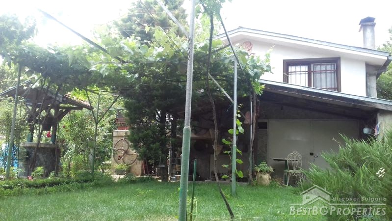 Beautiful house for sale close to a lake