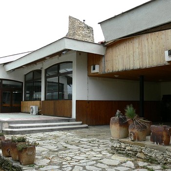 Big Residence on a lake for sale, lake house with big plot of land