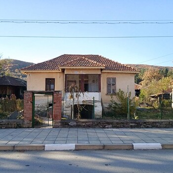 Country house for sale near Montana