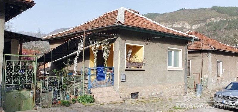 House for sale in the mountains near Svoge