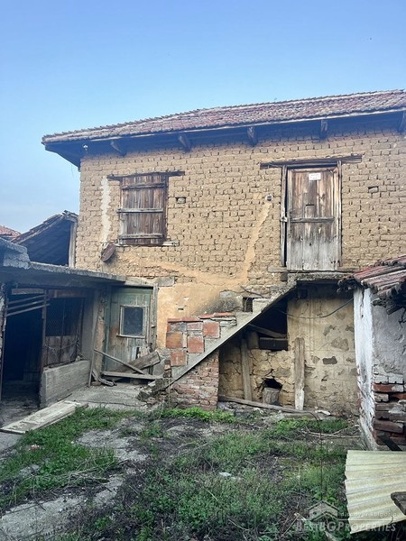 House for sale in the town of Maglizh
