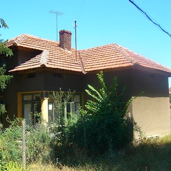 House for sale near Lom