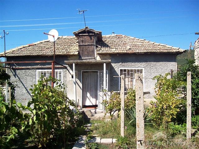Small house for sale in Shoumen area