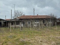 House for sale with a large yard near Ruse