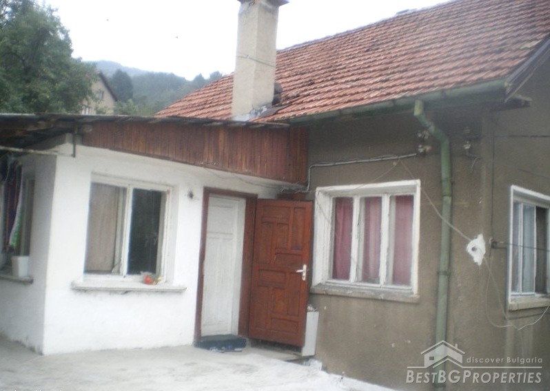 House with a store for sale in Svoge