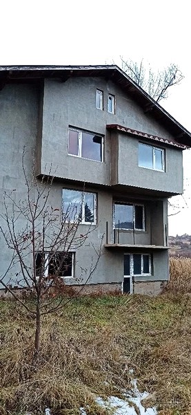 Large house for sale in Pernik