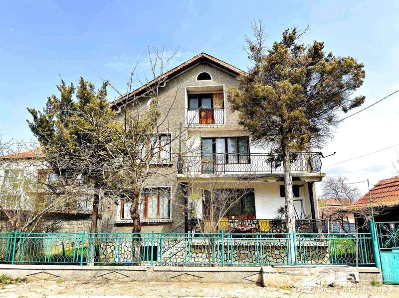Large house for sale in the vicinity to Sofia