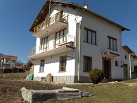 Large house for sale near the town of Breznik