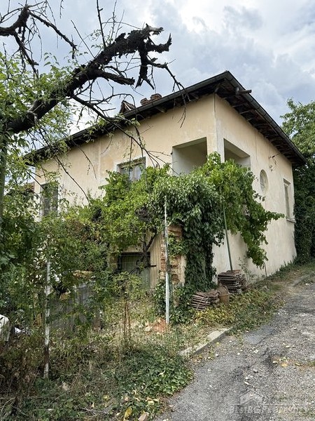 Old house for sale close to Kyustendil
