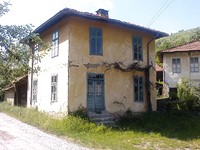 Old house for sale near the town of Troyan