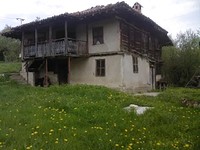 Old house requiring renovation for sale in Elena