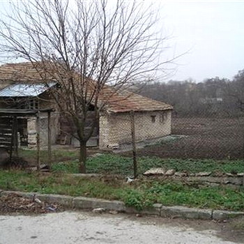 30 km di casa bello di un piano lontano da Varna