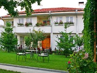 Houses in Shoumen