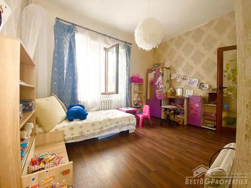 Renovated old construction brick apartment for sale in Sofia