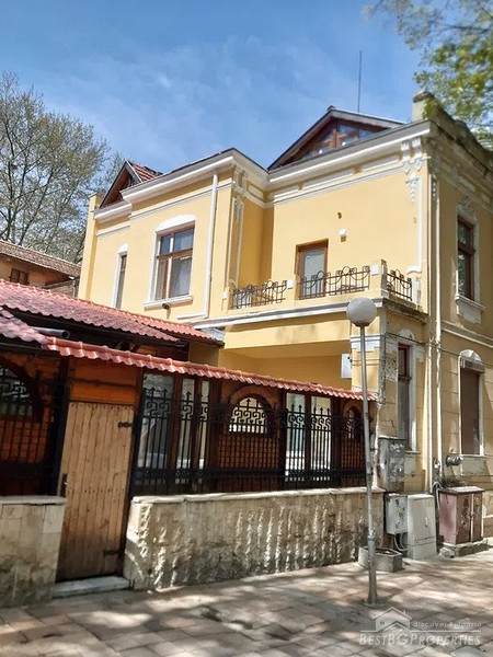 Residential building for sale in the town of Dobrich