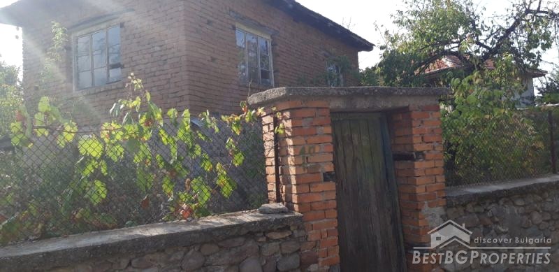 Rural house for sale at the foot of the mountain