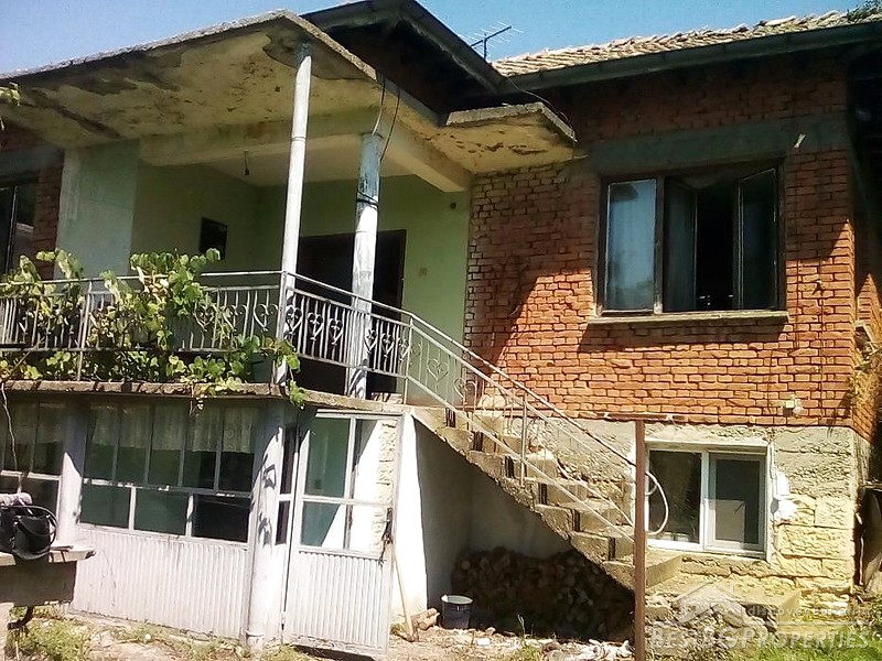 Rural house for sale in the town of Borovo