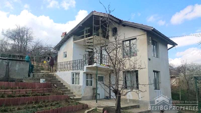 Small house for sale next to Varna