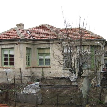 Дом в конце села A
