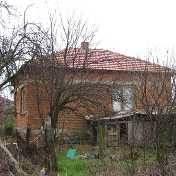 House With 3000 Sq M Garden