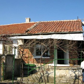 House With 3000 Sq M Garden