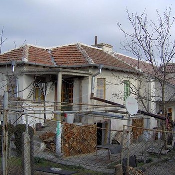 House With A Huge Garden