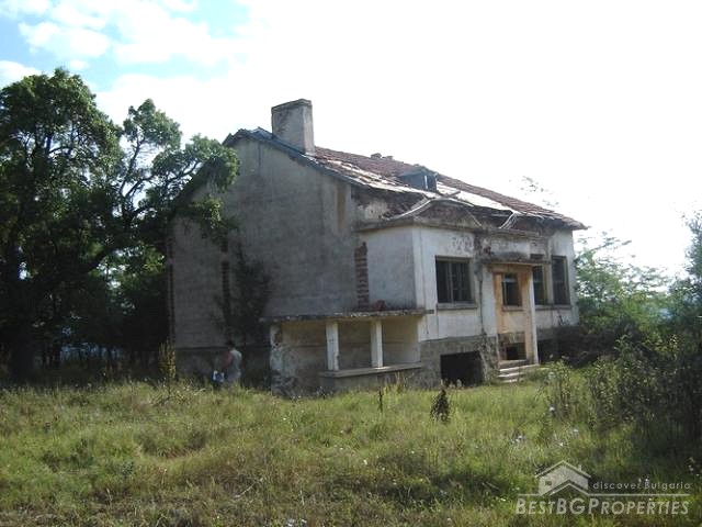 Old School And 3300 Sq M Plot