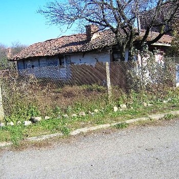Una casa di piano a piede di Tahe della montagna