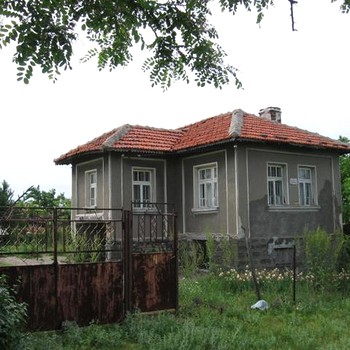 Практически сельские дома в 45 км от Бургаса
