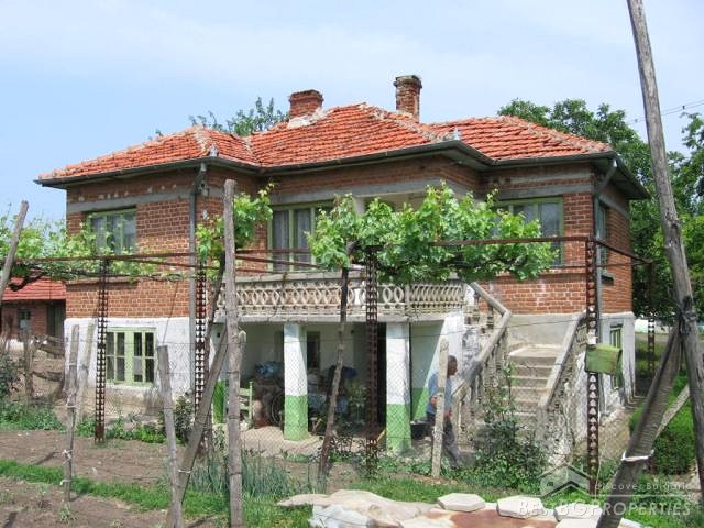 Pretty Two-storey House For The Whole Family
