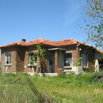 Casa rurale con il giardino grande