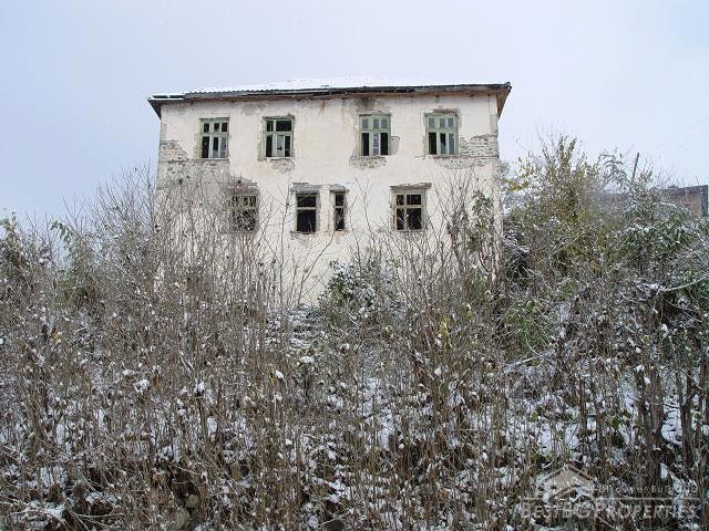 Large building for sale near Sandanski