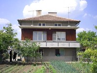 Tre casa di piano con 300 M di Sq vivendo l`area