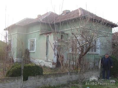 One storey house with 1000 sq m garden