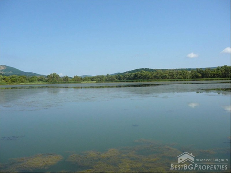 Agricultural plot of land for sale on a Lake