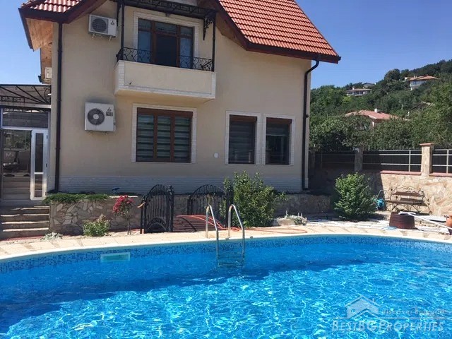 Amazing house for sale by the sea