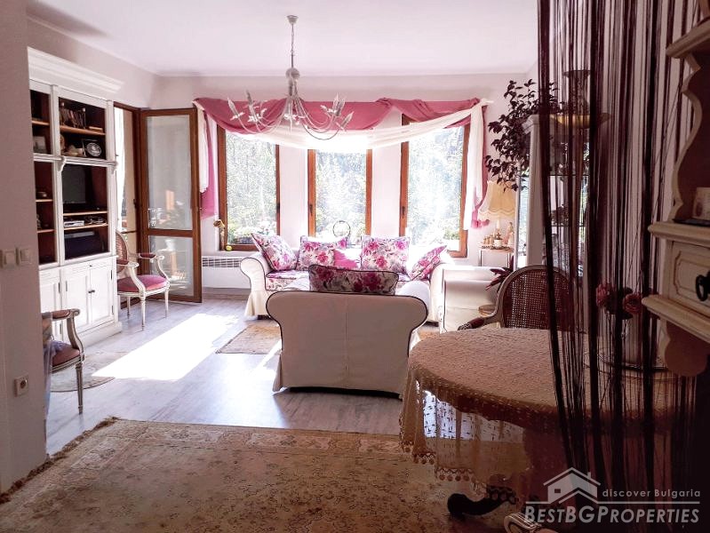 Apartment for sale in a complex with English patio