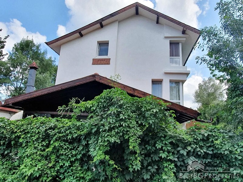 Beautiful house for sale located 4 km from the sea