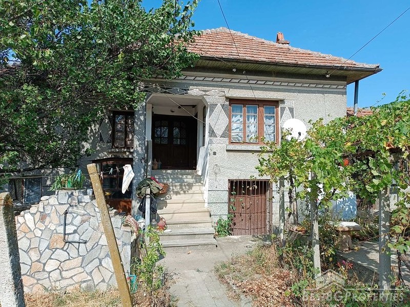 Country house for sale near the town of Ruse 