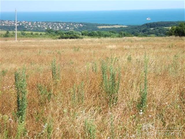 Development land for sale with an old building near Varna