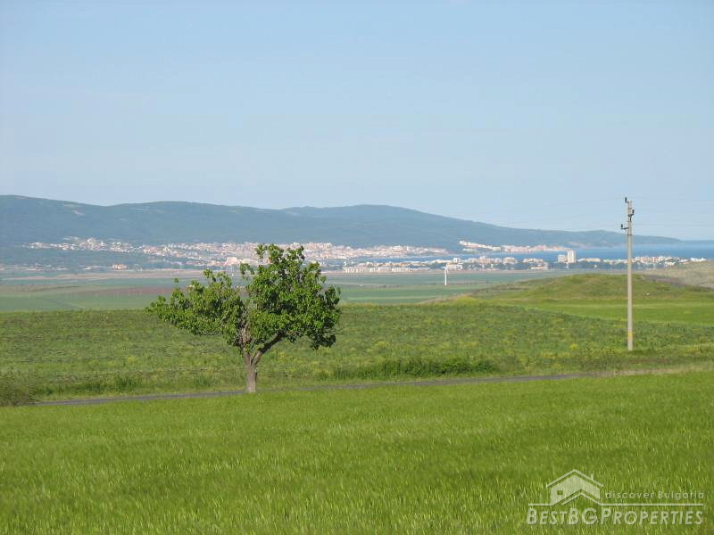 10 000 sq m land just 10 km from the sea