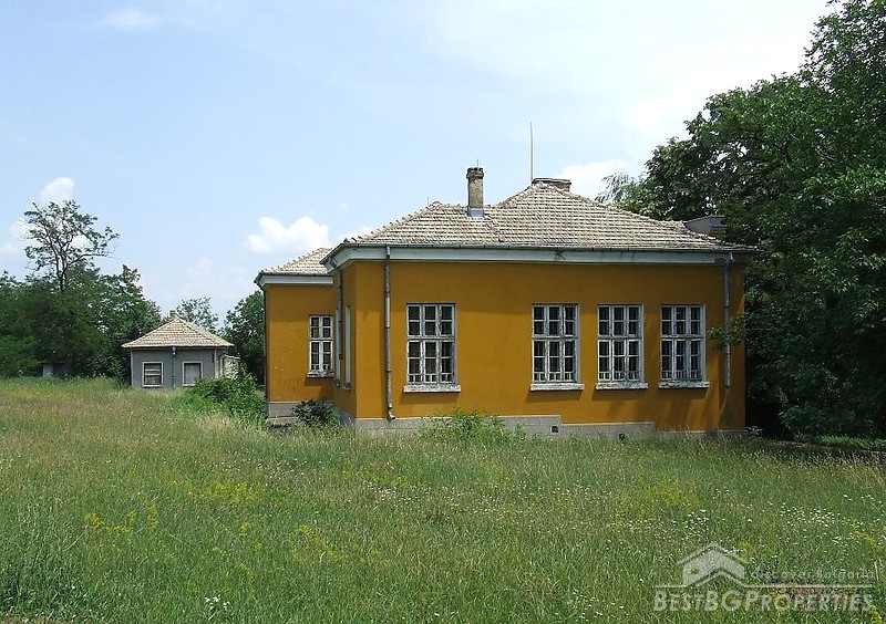 Former school for sale near Popovo