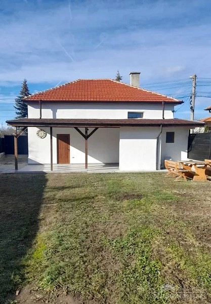 Fully renovated finished house located near Pernik