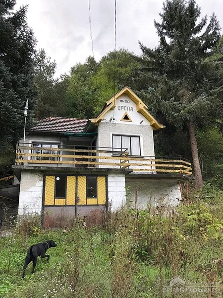 House for sale at the foot of the mountain
