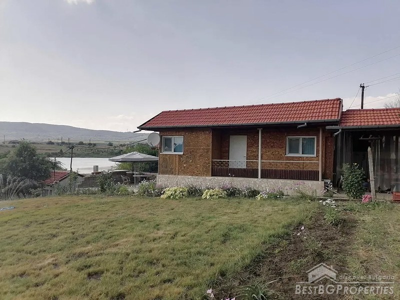 House for sale by a reservoir in Aytos