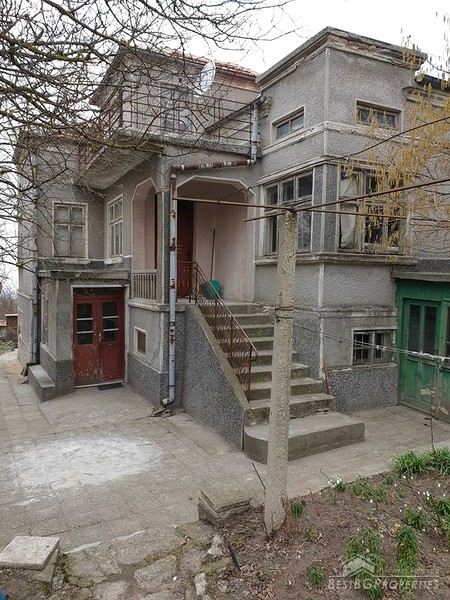 House for sale close to the sea and Varna