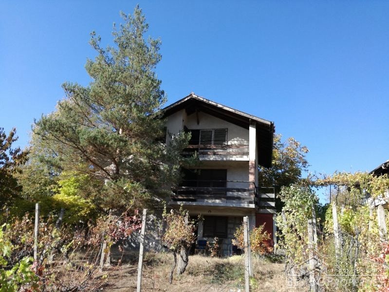 House for sale close to the town of Dupnitsa