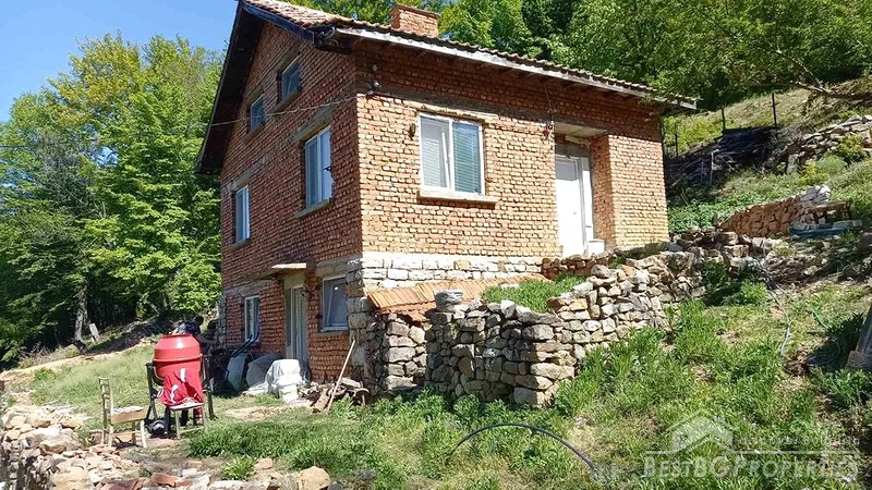 House for sale close to the town of Svoge